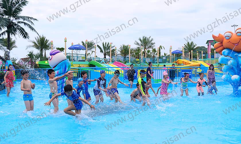 浙江宁波大目湾阿拉的海水上乐园戏水池