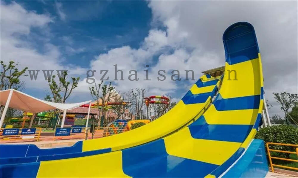 如何通过时尚元素推动水上乐园的二次消费？