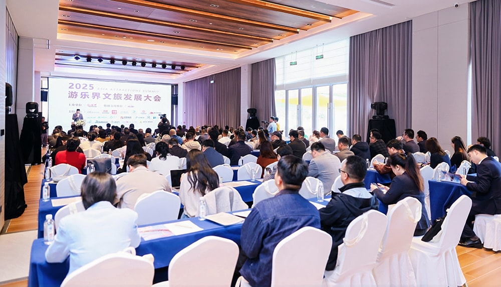 科技铸就非凡体验，专业成就行业标杆——壹号娱乐-com游乐荣膺2025金冠奖“杰出水滑道设备奖”