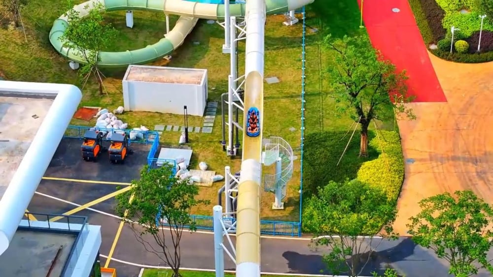 激流过山车｜当速度拥抱水花，掀起水上狂欢盛宴