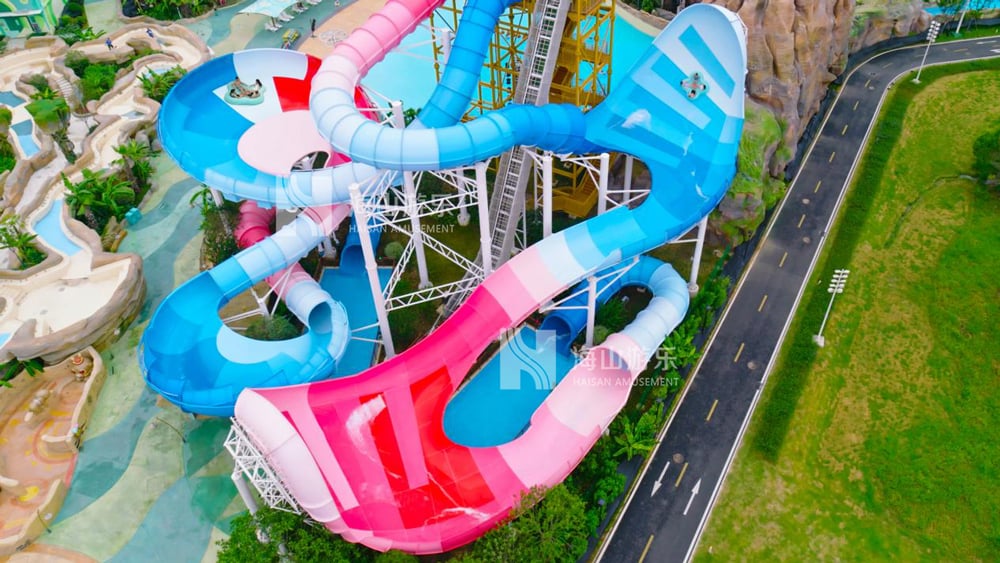 双重风暴，极致竞速——星际盘旋+巨浪翻滚组合引爆水乐园刺激体验