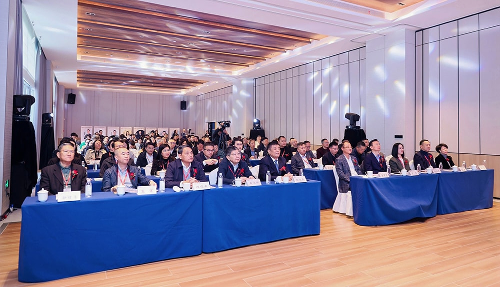 科技铸就非凡体验，专业成就行业标杆——壹号娱乐-com游乐荣膺2025金冠奖“杰出水滑道设备奖”