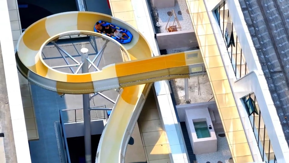 激流过山车｜当速度拥抱水花，掀起水上狂欢盛宴